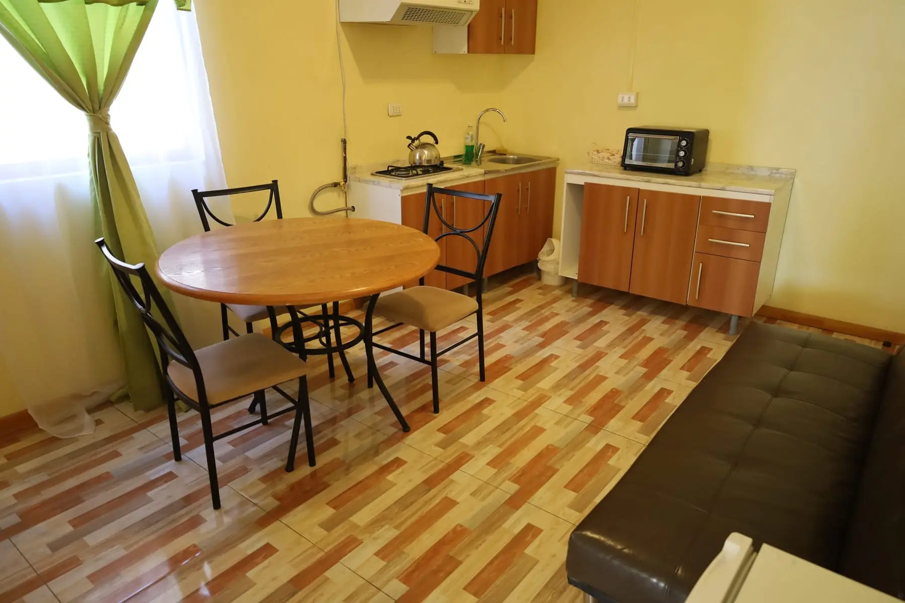 Comedor y cocina del departamento