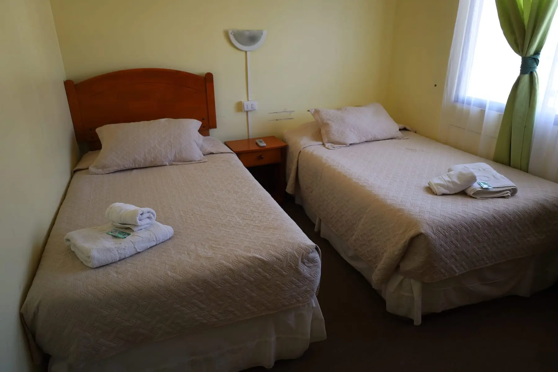 Dormitorio con dos camas de una plaza
