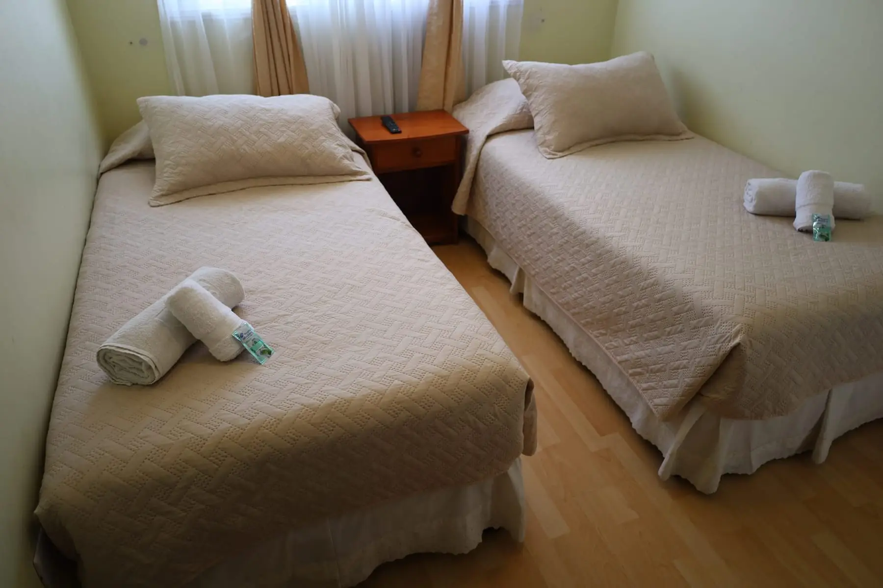 Dormitorio con dos camas de una plaza